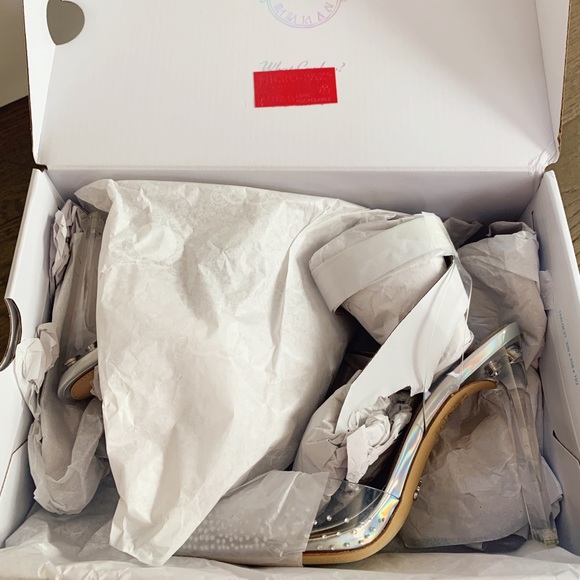 Disney X Aldo Cinderella Glassslipper High Heel - Picture 8 of 9